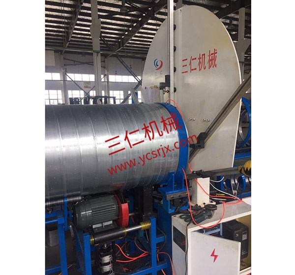 Steel belt flange automatic welding machine